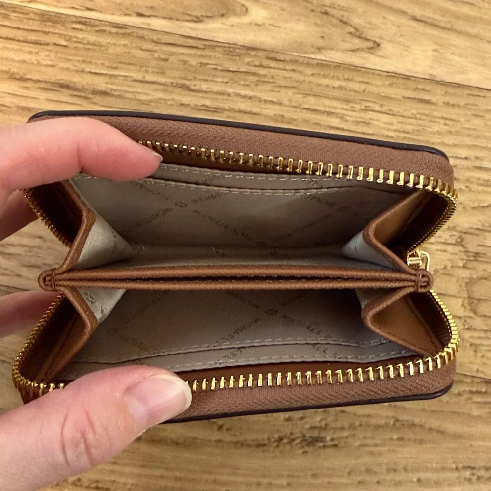 Michael Kors small wallet - Picture 9 of 11